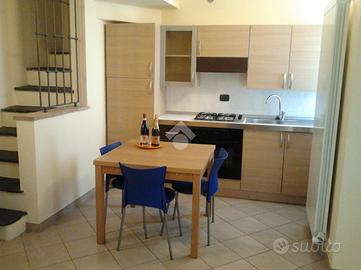 CASA SEMINDIPENDENTE A CAMAGNA MONFERRATO