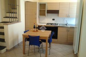 CASA SEMINDIPENDENTE A CAMAGNA MONFERRATO