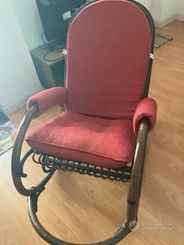 Sedia a dondolo in vimini in perfetto stato