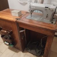 macchina da cucire Vigorelli a pedale con mobile