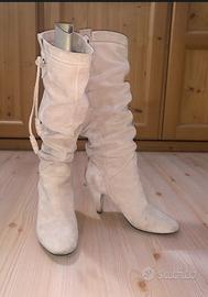 stivali alti con tacco