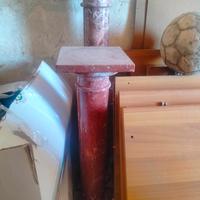 colonne in marmo rosso