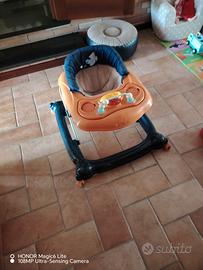 girello con giochi elettronici 