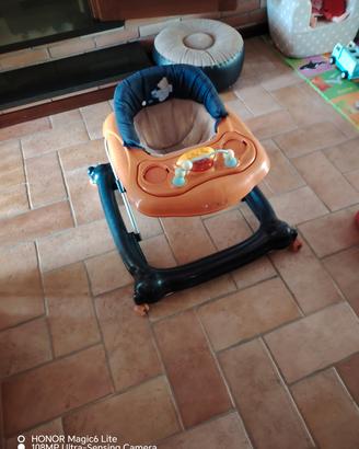 girello con giochi elettronici 