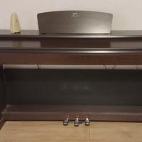 Pianoforte Yamaha Arius