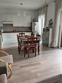 Appartamento 5 vani ed acc.ri + p.auto