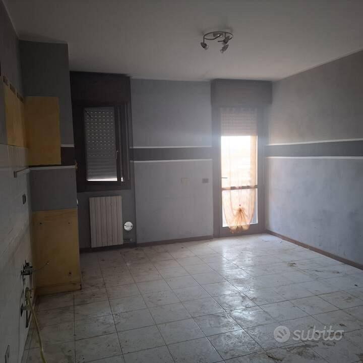 Immobile in asta di 95 m² con 3 locali e box auto - Vista 3