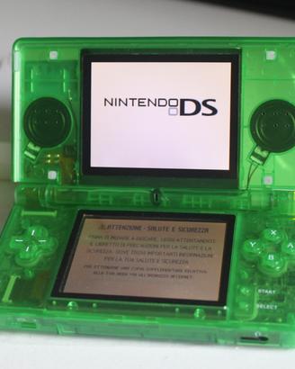 Nintendo DS Lite console con shell nuova verde tra