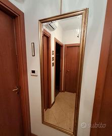 Specchio in cristallo con cornice in legno