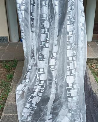 tenda in organza grigia e argento 