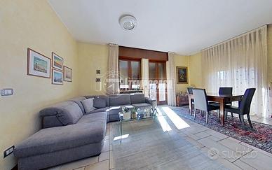 TRICAMERE CON GIARDINO