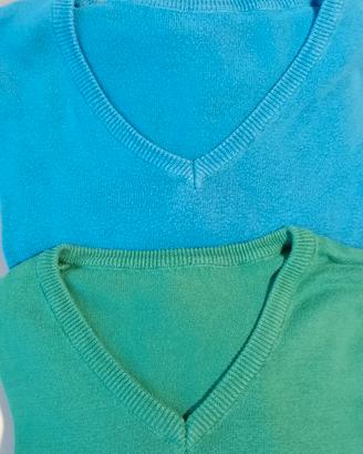 2 Maglioni Scollo a V - Turchese e verde taglia M