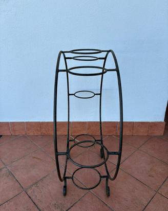 Porta fiori in ferro.