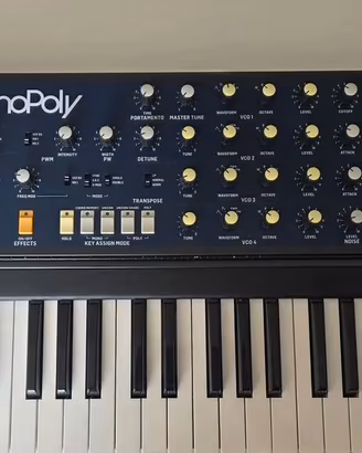 Sintetizzatore Behringer MonoPoly.