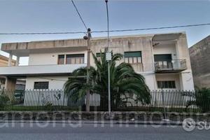 Intero stabile 700mq a Fiumefreddo di Sicilia