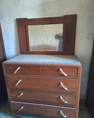 Como. Cassettone vintage