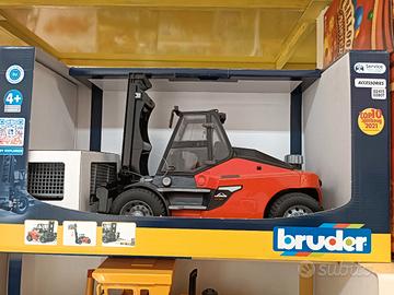 Bruder carrello elevatore Linde HT160