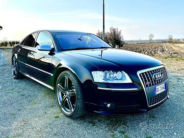 AUDI S8 V10
