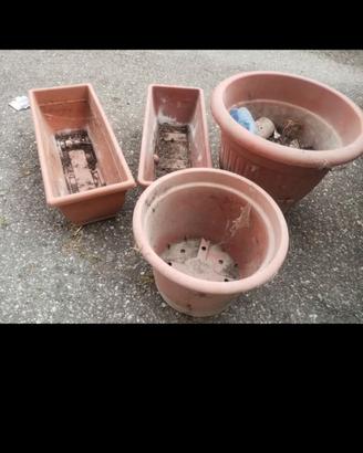 4 vasi di plastica