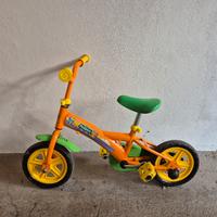 Prima bici con pedali, balance bike e triciclo