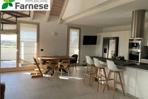 Attico / Mansarda di 200 m² con più di 5 locali e 