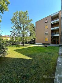 Appartamento di 140 m² con 4 locali e box auto a F
