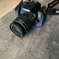 Canon EOS 700D con obiettivo 18-55mm