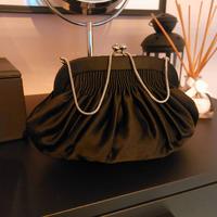 Pochette nera in raso clutch con catenella anni 70