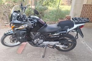 Honda Transalp XL 650v del 2005.