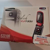 Samsung E2210B – Telefono a conchiglia