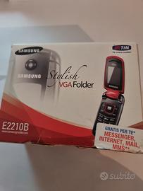 Samsung E2210B – Telefono a conchiglia
