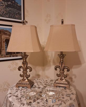 Coppia di lampade da comodino stile classico