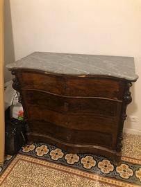 Cassettone con piano in marmo