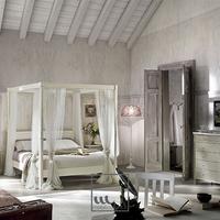 Camera matrimoniale shabby chic con Baldacchino