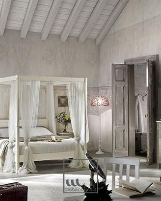 Camera matrimoniale shabby chic con Baldacchino