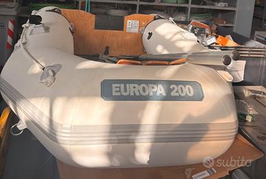 Gommone tender con remi