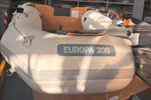 Gommone tender con remi