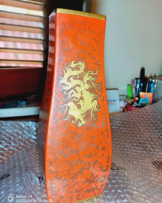 Vaso morbelli con incisioni in oro zecchino