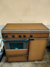 Stufa mini a gas colore marrone funzionante