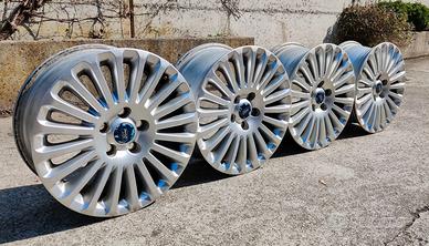 Cerchi in lega Ford 16"