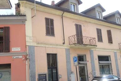 Immobile in asta di 305 m² con 5 locali e box auto