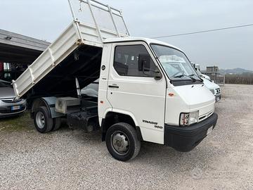 Autocarro ribaltabile nissan trade