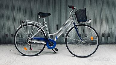 Bicicletta in alluminio come nuova .