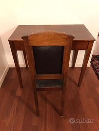 Scrittoio antico con sedia