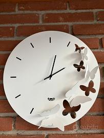 Orologio da parete AeM con farfalle – 40 cm 🦋