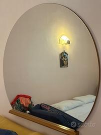 Grande specchio da parete con cornice in legno