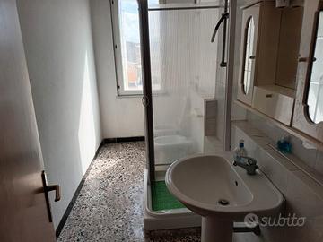 Ampio trivano da ristrutturare zona via sardegna