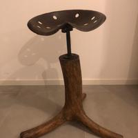 Sgabello con sellino trattore