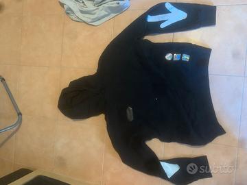 Felpa e pantaloncini disclaimer