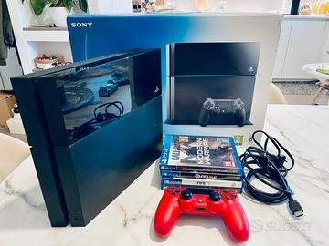 PS4 Playstation 4  con joypad e 4 giochi